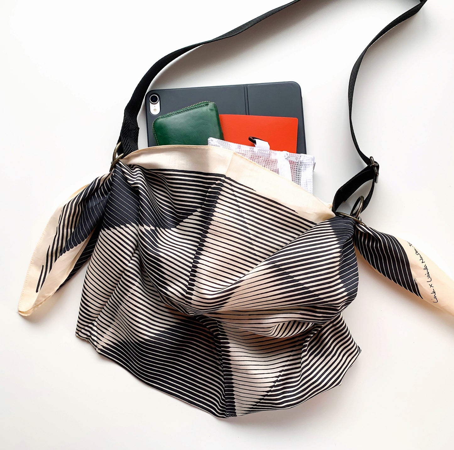 「Folded Paper Black」風呂敷