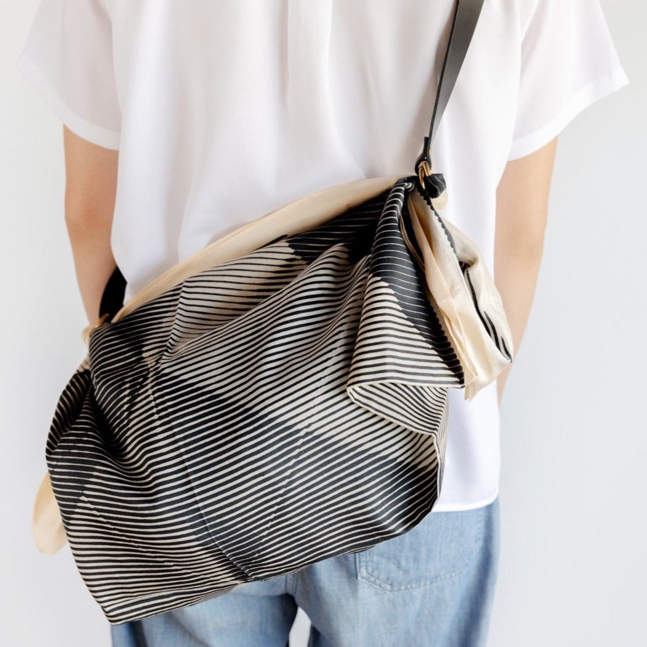 「Folded Paper Black」風呂敷アジャスタブルストラップセット