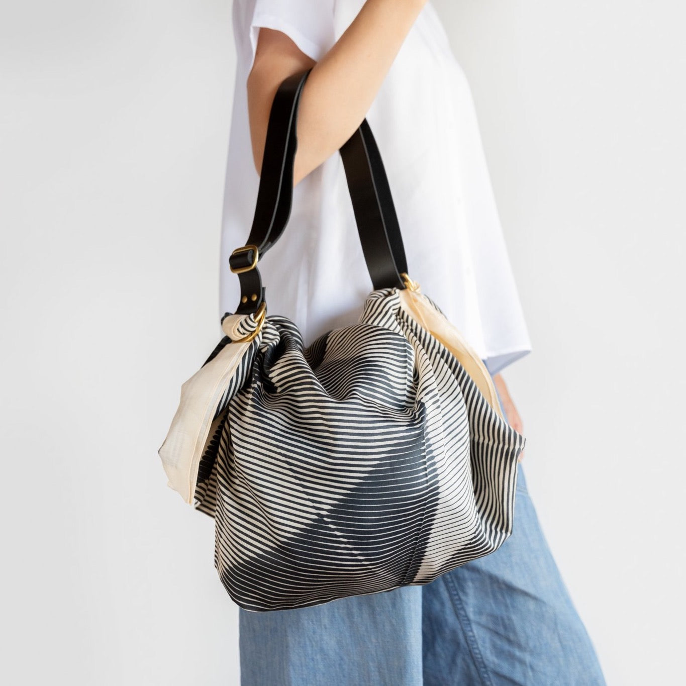 「Folded Paper Black」風呂敷アジャスタブルストラップセット