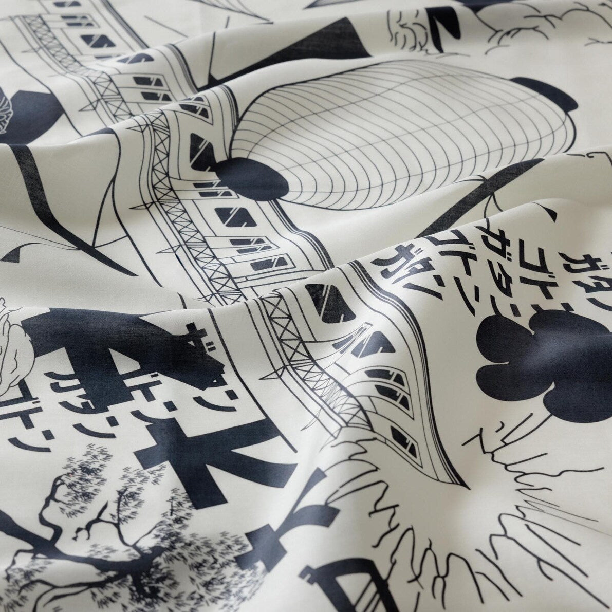 「Tokyo Manga Midnight Blue」風呂敷